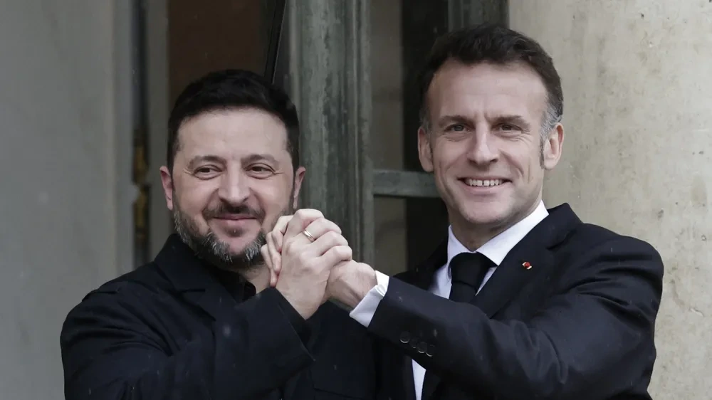 Macron verspricht Ukraine bei Treffen mit Selenskyj EU-Kredit