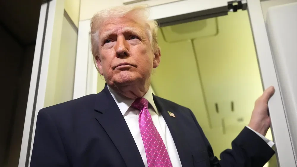 Trump fordert Länder zum Ölkauf bei den USA auf – und droht ihnen