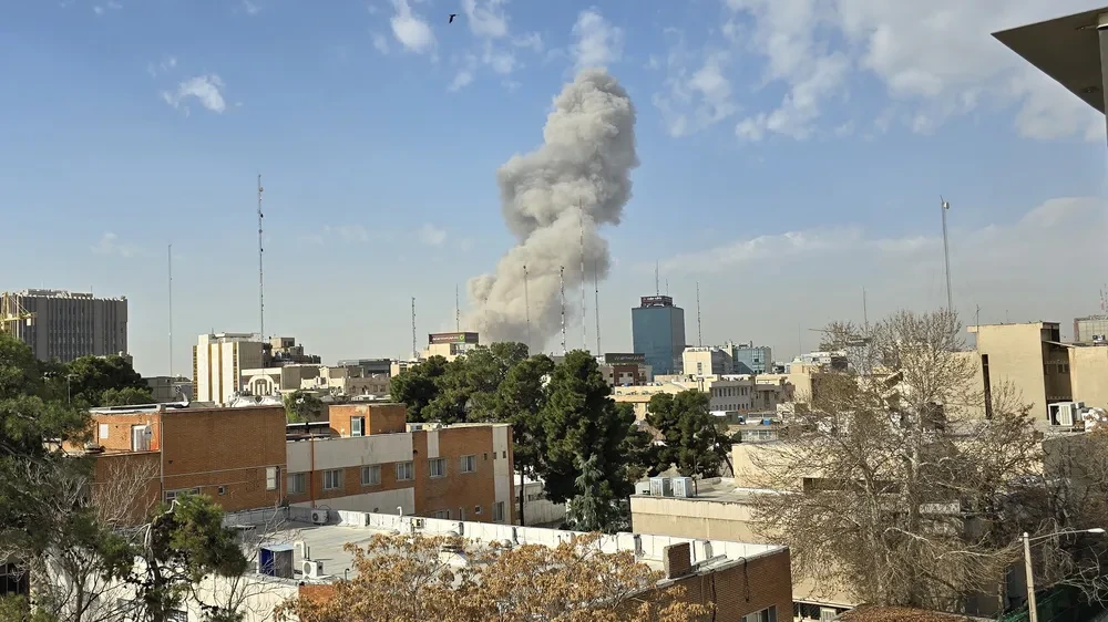 Israel und die USA greifen Ziele im Iran an