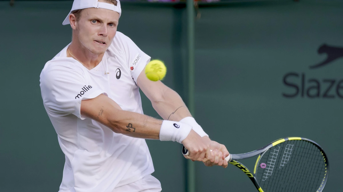 Jesper de Jong blij met tweede ronde op Wimbledon, maar baalt van Nederlands elftal: ’Had die penalty’s beter niet kunnen kijken’