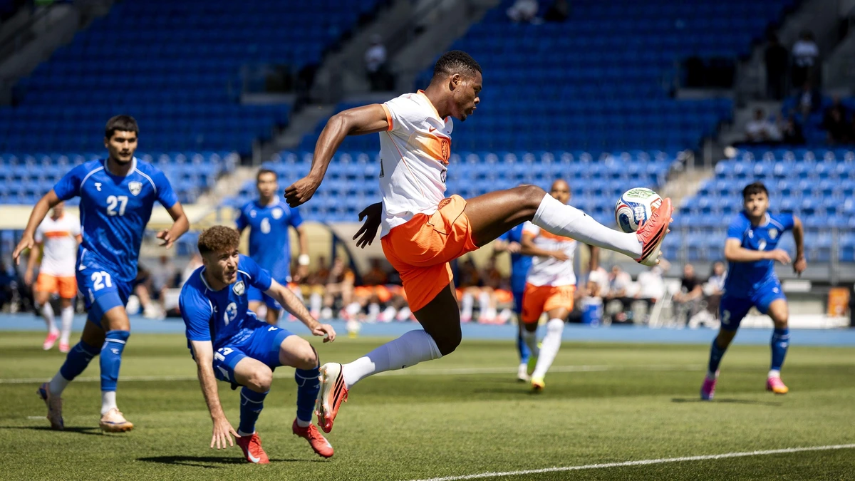 Amateurclub feliciteert Denzel Dumfries met transfer naar Real Madrid: ’Dromen beginnen ergens’