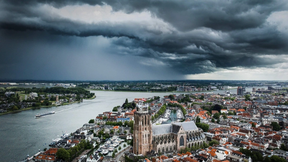 LIVE | Code geel: noodweer zorgt voor plaatselijke ongelukken en meerdere vertragingen