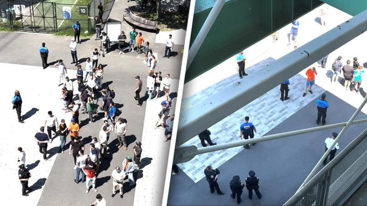 Nederland - Oezbekistan zonder fans: politie probeert groep mensen op afstand te houden