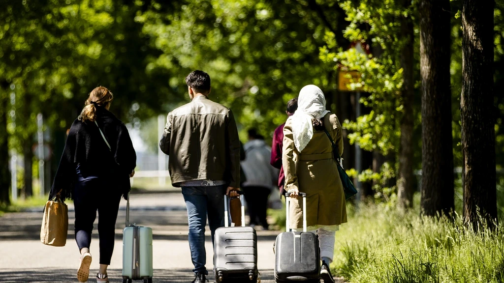 Tweede Kamer wil dat IND weer telefoons van asielzoekers gaat uitlezen