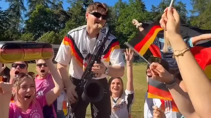 Kult-Saxofonist wieder da!: Inoffizieller WM-Song wird zur Malle-Hymne