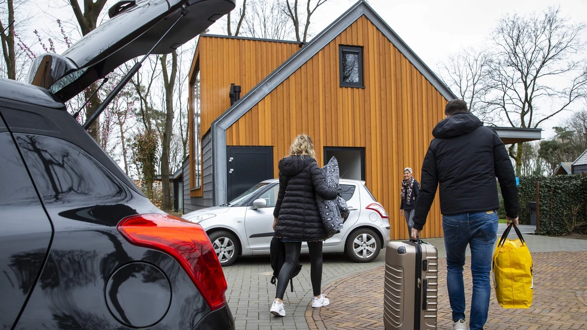 Inflatie mei 3,5 procent hogerPrijzen vliegtickets en bungalowparken stuwen inflatie in mei