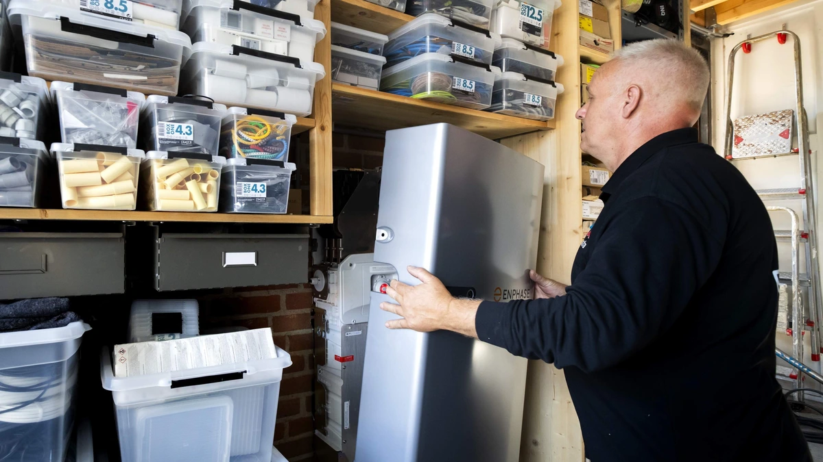 Verkopers thuisbatterij geven hoog op van verbetering energielabel, maar klopt dat wel? Zo zit het