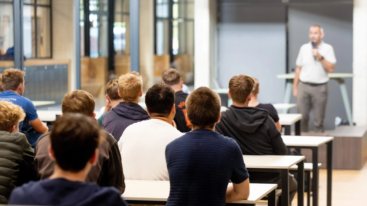 Minder uren klassikale les voor mbo’ers nadert eindstreep: senaat steunt versoepeling urennorm