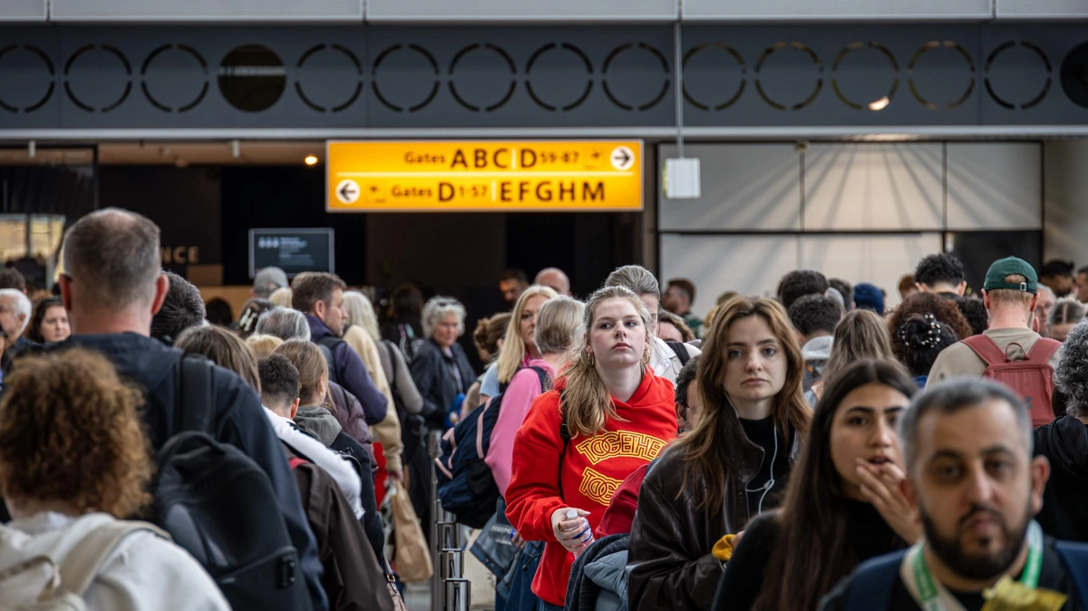 Schiphol waarschuwt voor lange rijen deze zomer: ’Onhoudbare situatie’