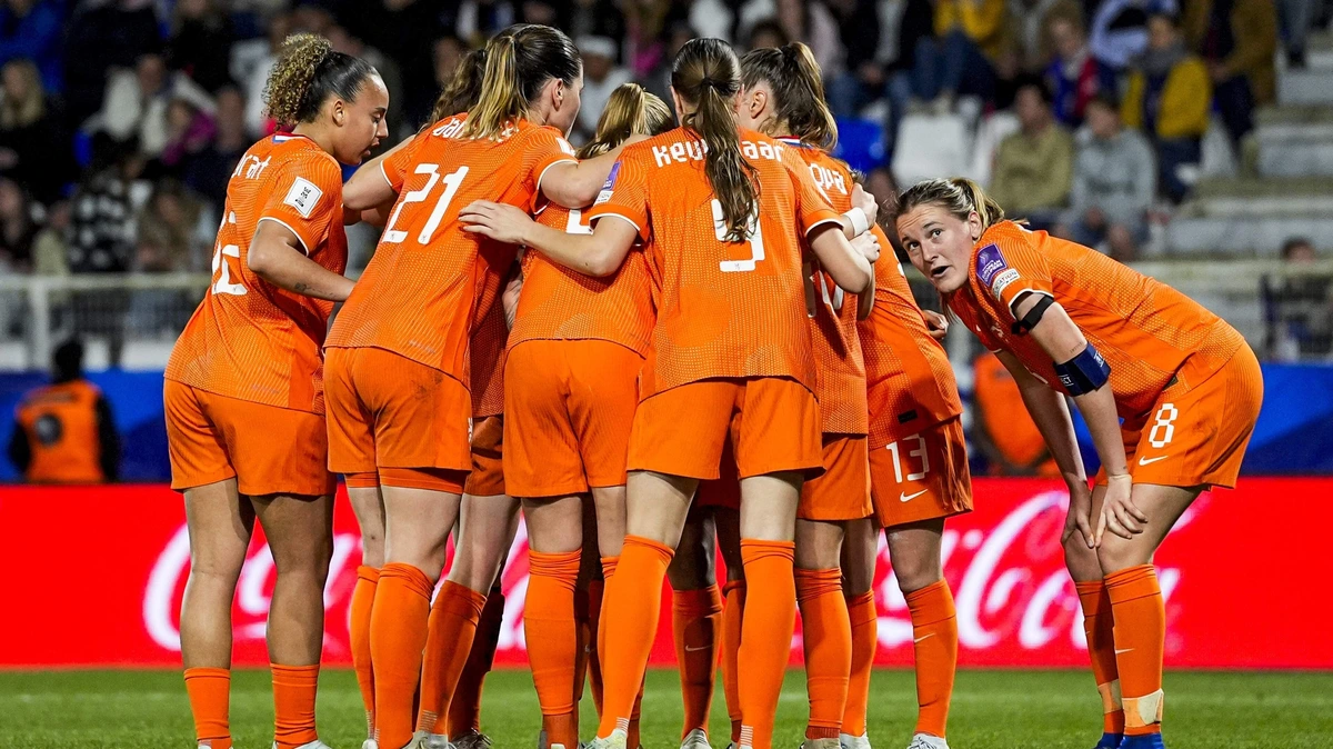 LIVE | WK-kwalificatie: Oranje Leeuwinnen moeten winnen van Polen en hopen op gelijkspel Frankrijk