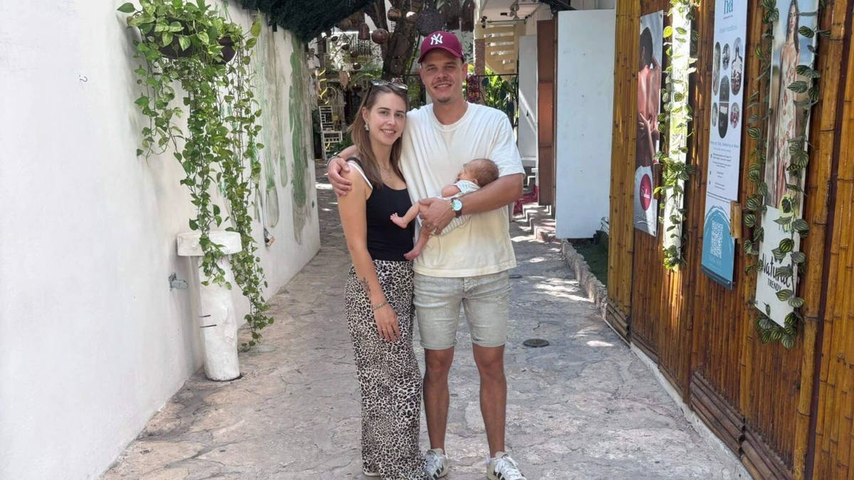 Nina (26) ging zwanger op vakantie naar Mexico en beviel daar onverwacht: ’We mochten Mace maar twee uur per dag bezoeken’
