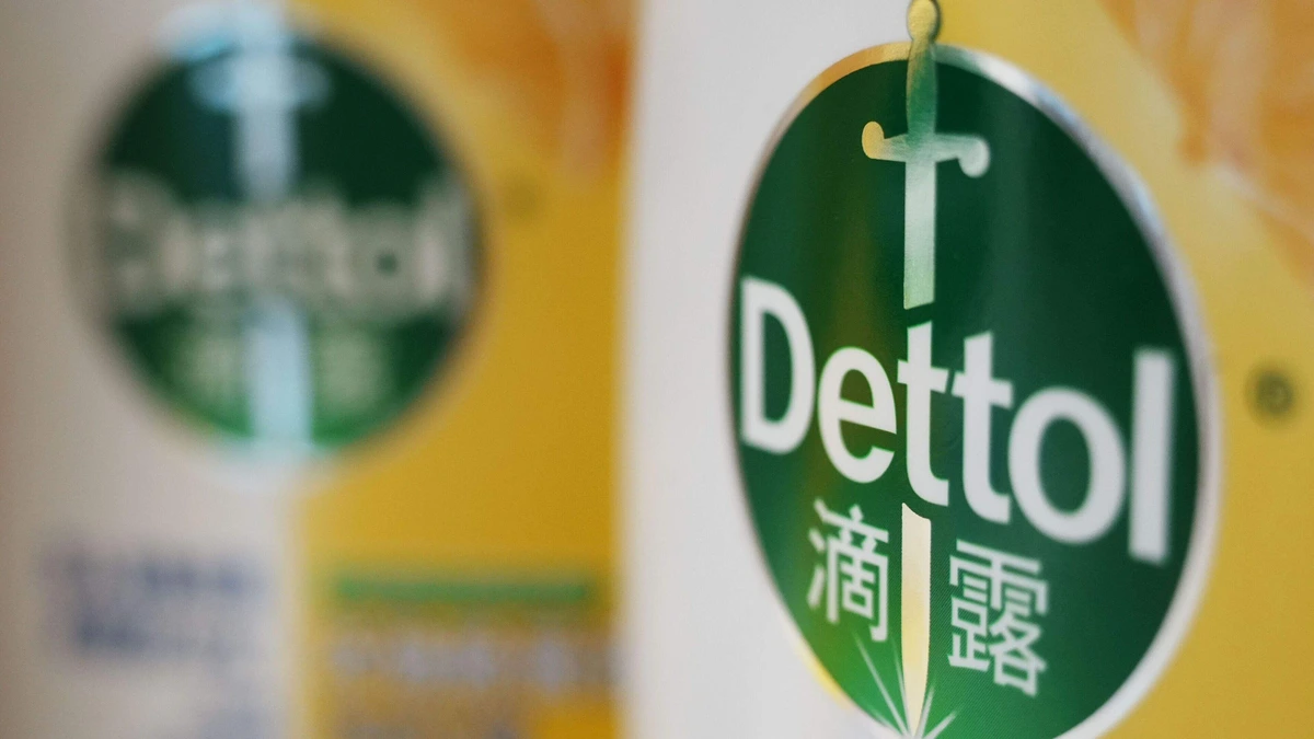 Dettol biedt excuses aan na ophef over ’seksistische’ reclame in China: ’Deze video is giftig voor de geest’