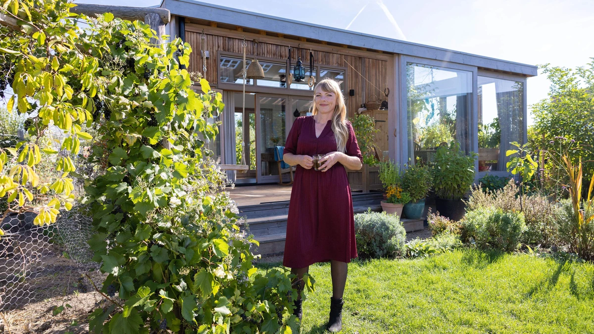 Droom jij ook van een tiny house? Expert Marjolein waarschuwt voor valkuilen: ’Die stress, daar moet je tegen kunnen’