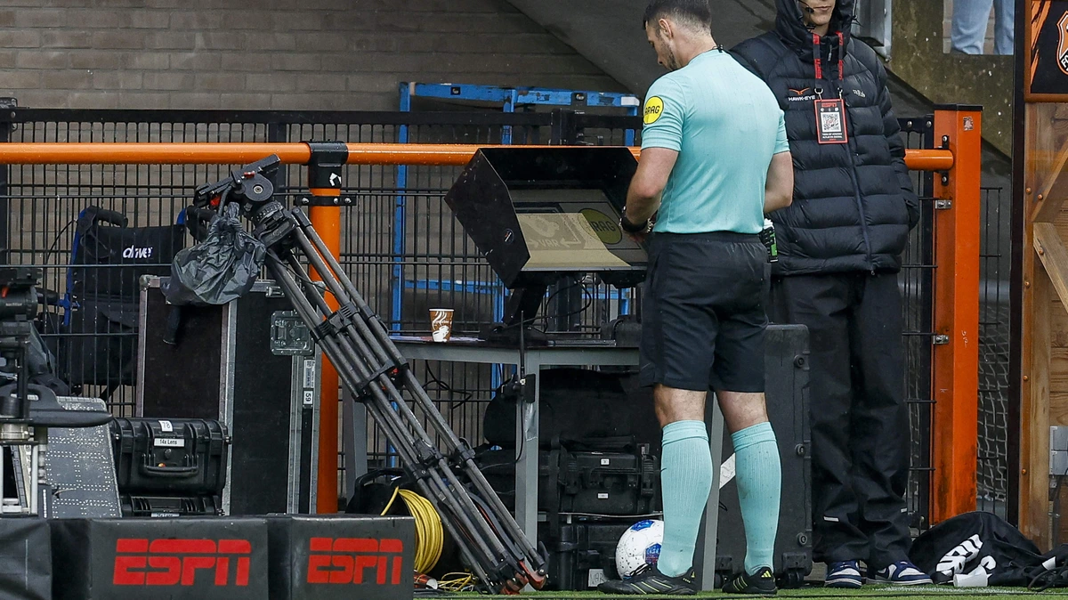 Ondanks ingreep VAR 21 foute beslissingen van scheidsrechters in Eredivisie