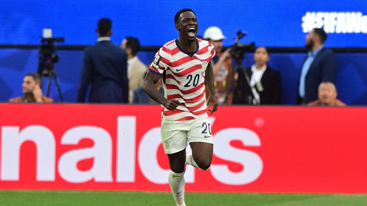 Voorlopig WK-topscorer Folarin Balogun (24) is Amerikaan, omdat zijn moeder een vlucht naar Londen werd geweigerd