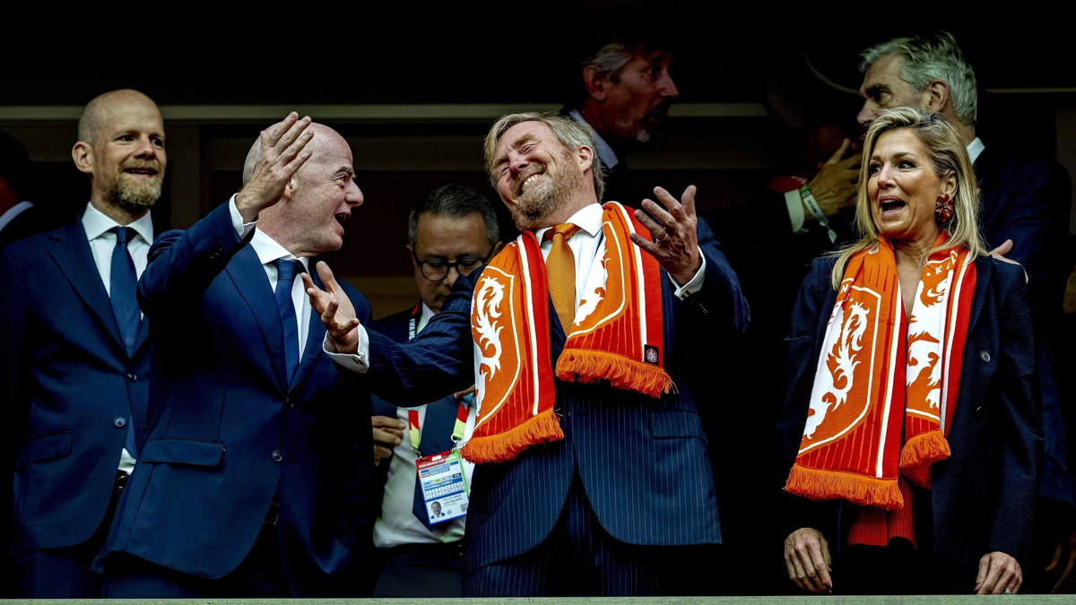Koning Willem-Alexander reageert met knipoog op gesprek met FIFA-baas Infantino: ’Suggestie voor Vredesprijs gedaan’