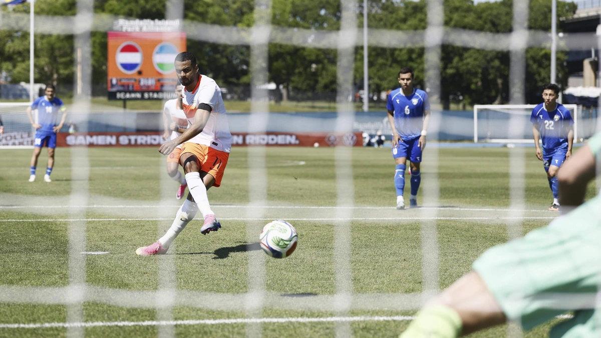 LIVE | Nederlands elftal heeft nog altijd kleine voorsprong tegen Oezbekistan, grote kansen Gakpo en Summerville