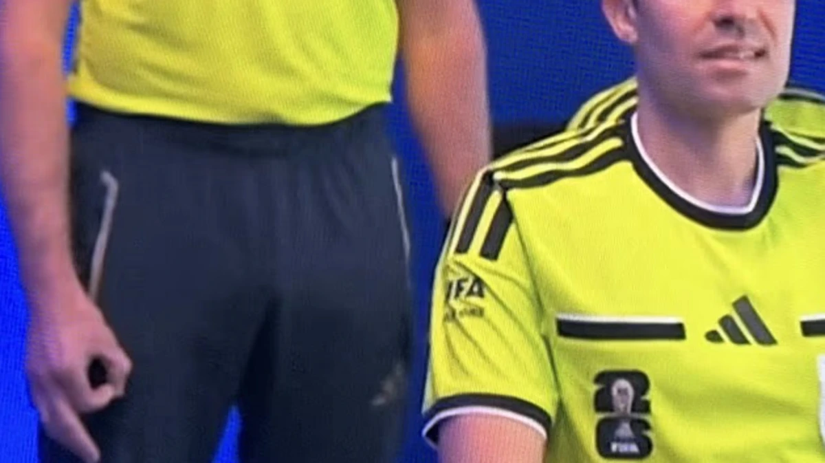 FIFA onderzoekt omstreden extreemrechts handgebaar VAR-assistent voorafgaand aan WK-duel Curaçao