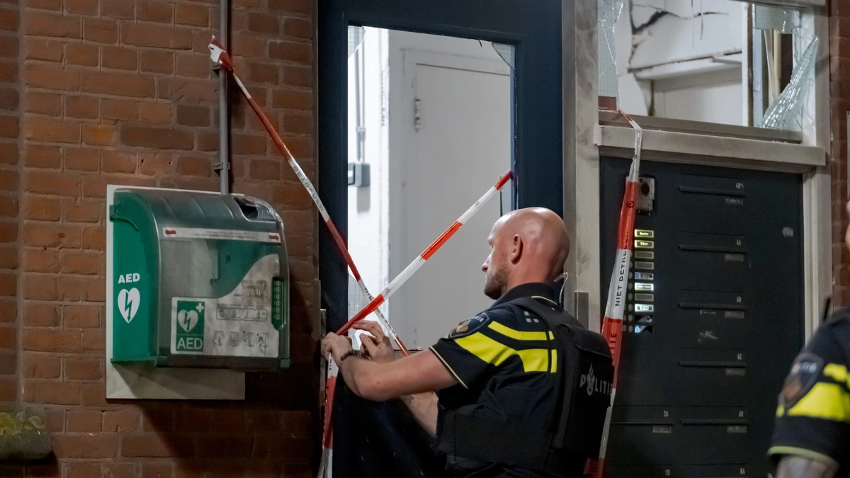 Rotterdamse wijk siddert na aanslagen op portiekwoning: ’Ik wil hier zo snel mogelijk weg’