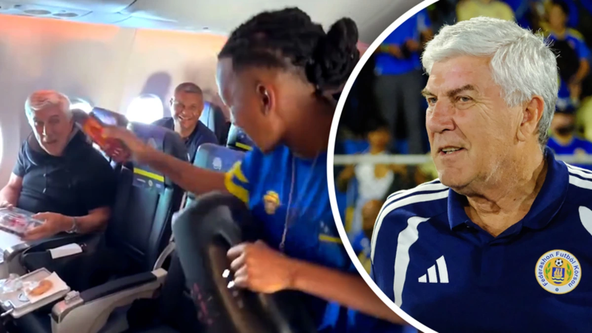Cor Pot door elftal Curaçao toegezongen in vliegtuig