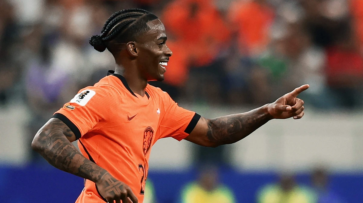Cryscencio Summerville kreeg waardevolle tip Ruud van Nistelrooy: ’We werken heel close samen’