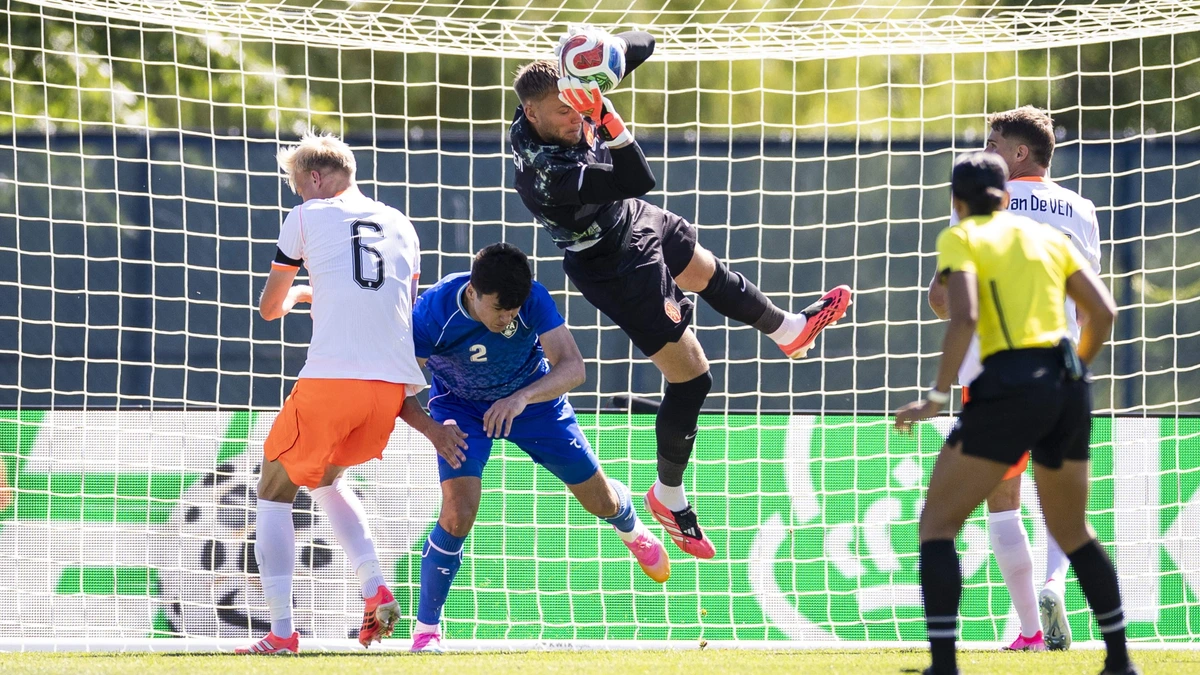 LIVE | Nog meer zorgen voor Oranje? Doelman Bart Verbruggen valt geblesseerd uit tegen Oezbekistan