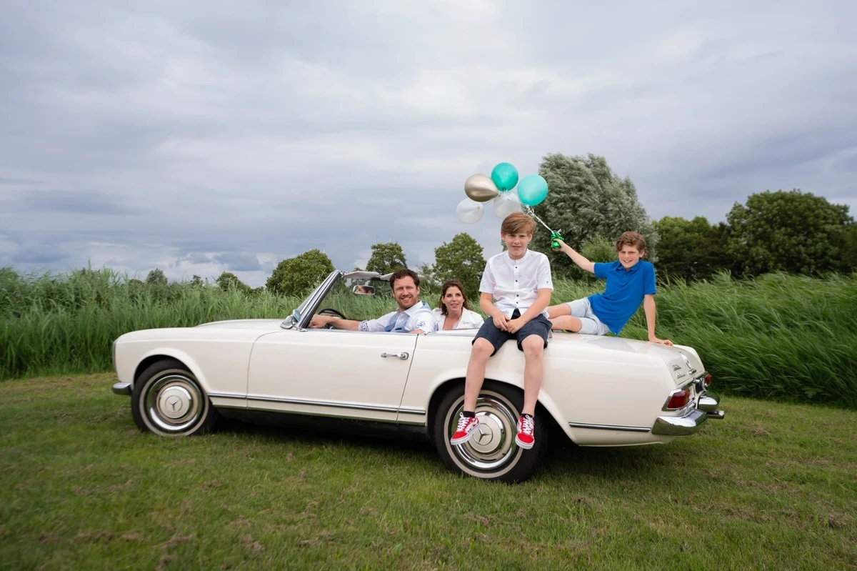 Anke (68) en Juriaan (77) zijn dol op hun Mercedes uit 1966: ’Maar zonder gordels ben je wel een schietschijf’