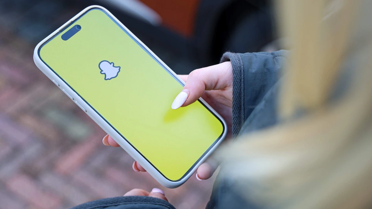 Bankier lekt klantinfo via Snapchat: ’Foto’s met spottende teksten over aankopen van mensen’