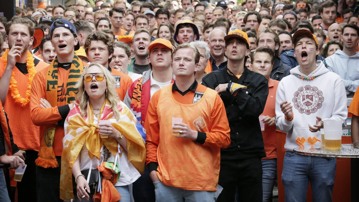 Oranje op groot scherm kijken peperduur terwijl het in België gratis kan: ’Wij zijn het braafste jongetje van de klas’