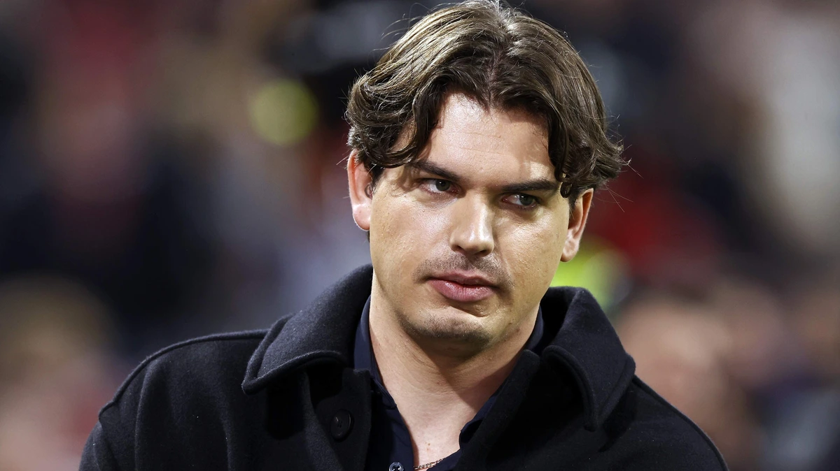 Sam van Royen maakt presentatiedebuut bij SBS6 met ’Het Oranje Café’