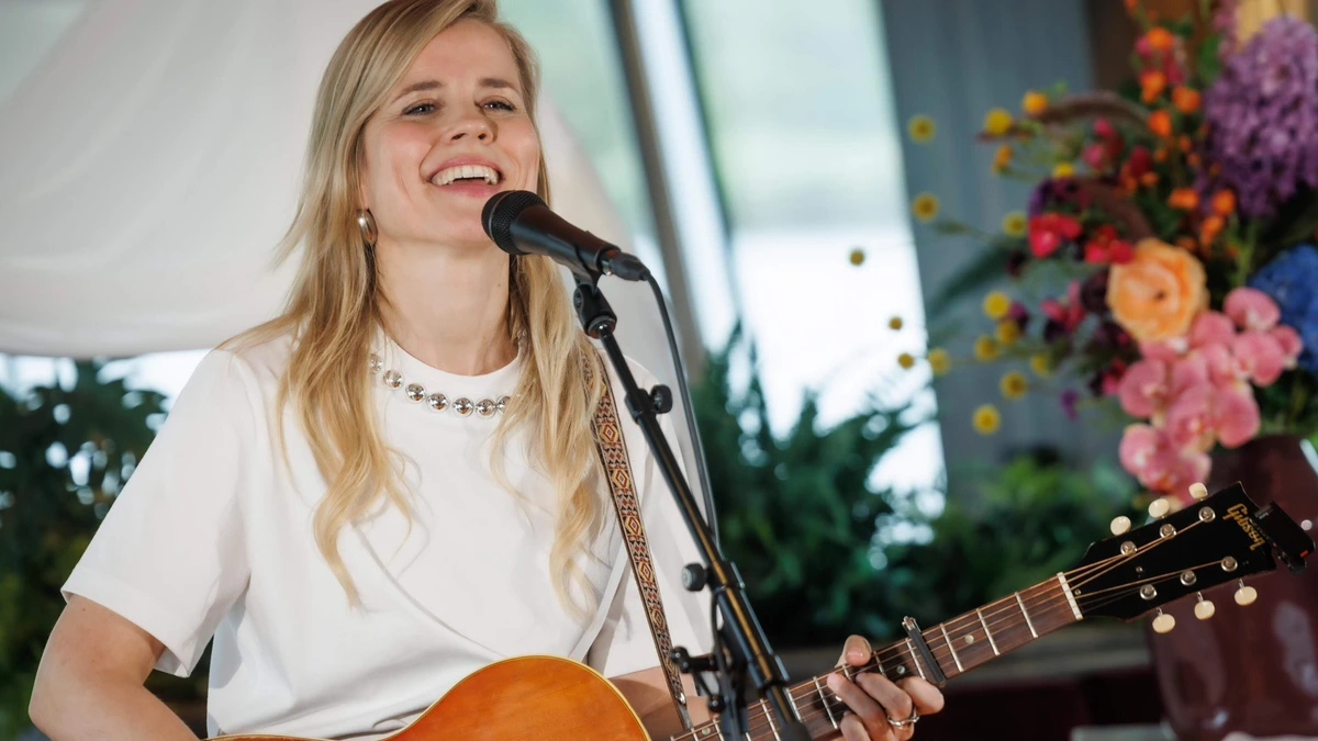 Ilse DeLange over lastige band met moeder en moeilijke periode