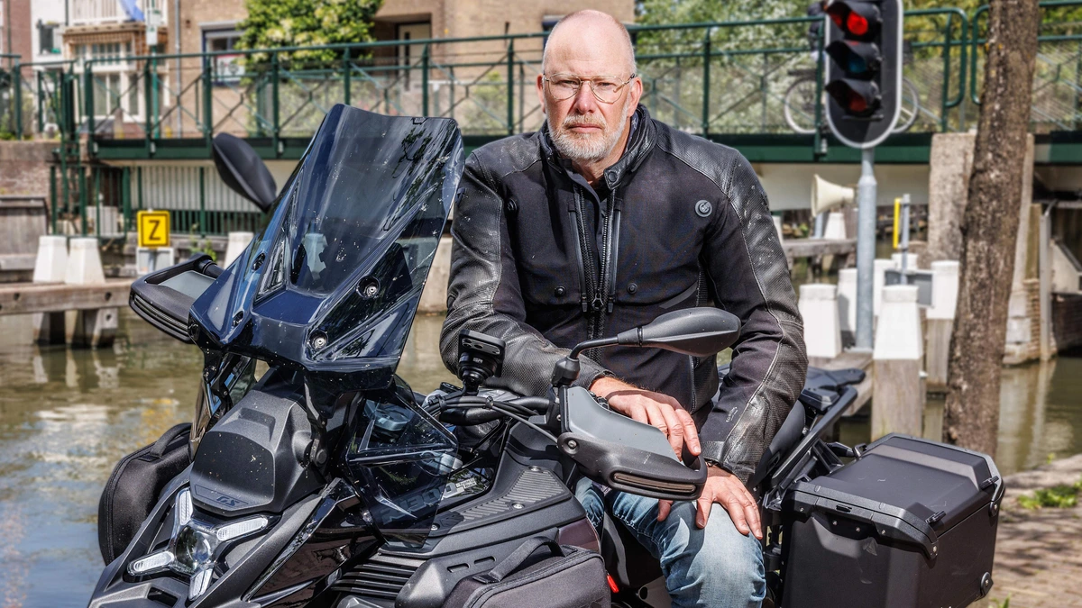 Marcel (55) was accountmanager, wilde buschauffeur worden, maar kocht luxe BMW-motor: ’De koek was op’