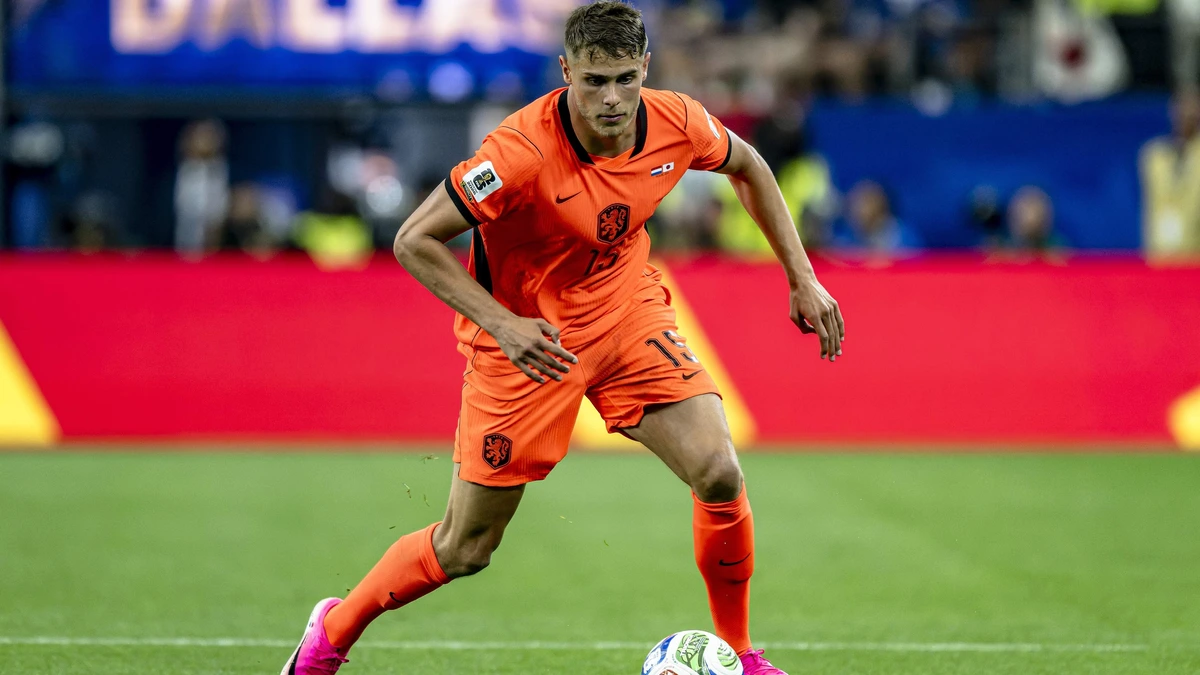 FC Barcelona en Liverpool kloppen aan voor Oranje-international Micky van de Ven (25)