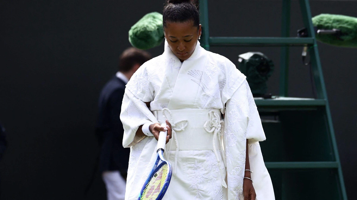 Naomi Osaka houdt zich aan Wimbledon-wit, maar zorgt toch voor gefronste wenkbrauwen met kimono
