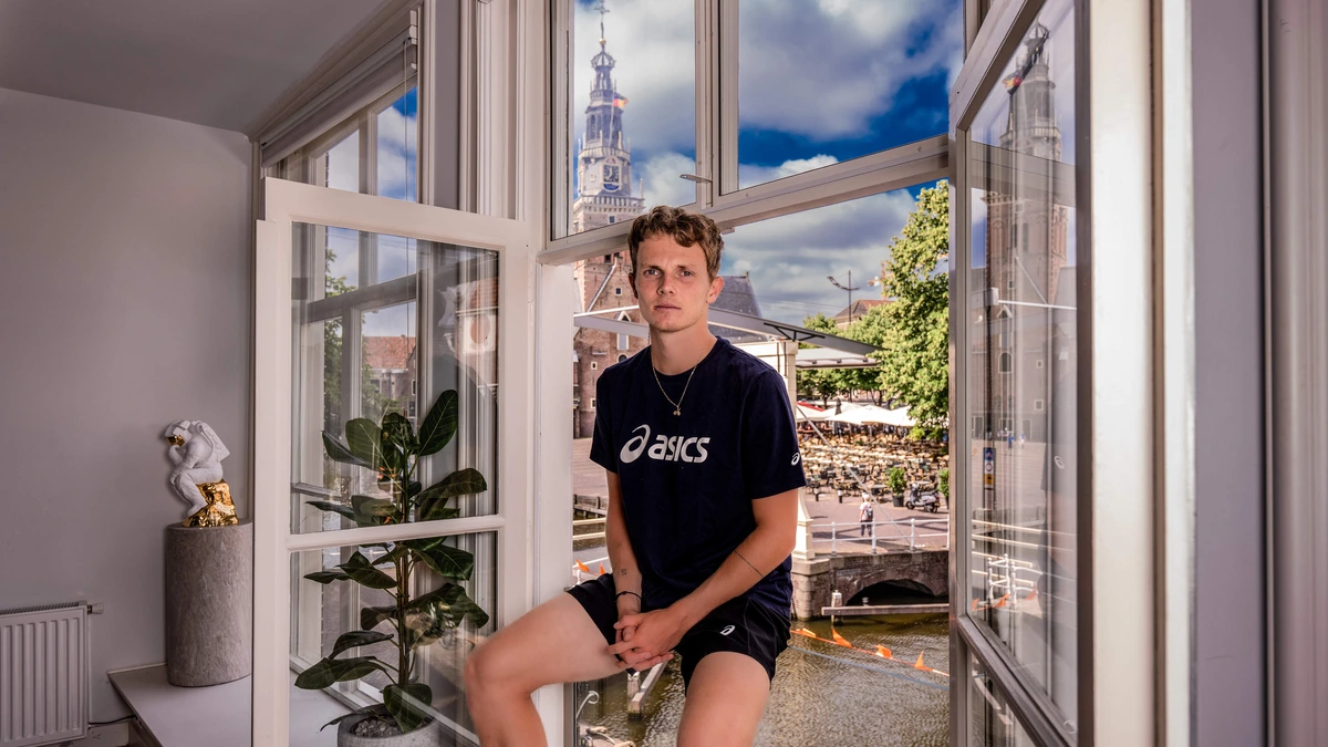 Jesper de Jong verraste zijn moeder met videoboodschap van Carlos Alcaraz: ’Hij is een relaxte gozer’