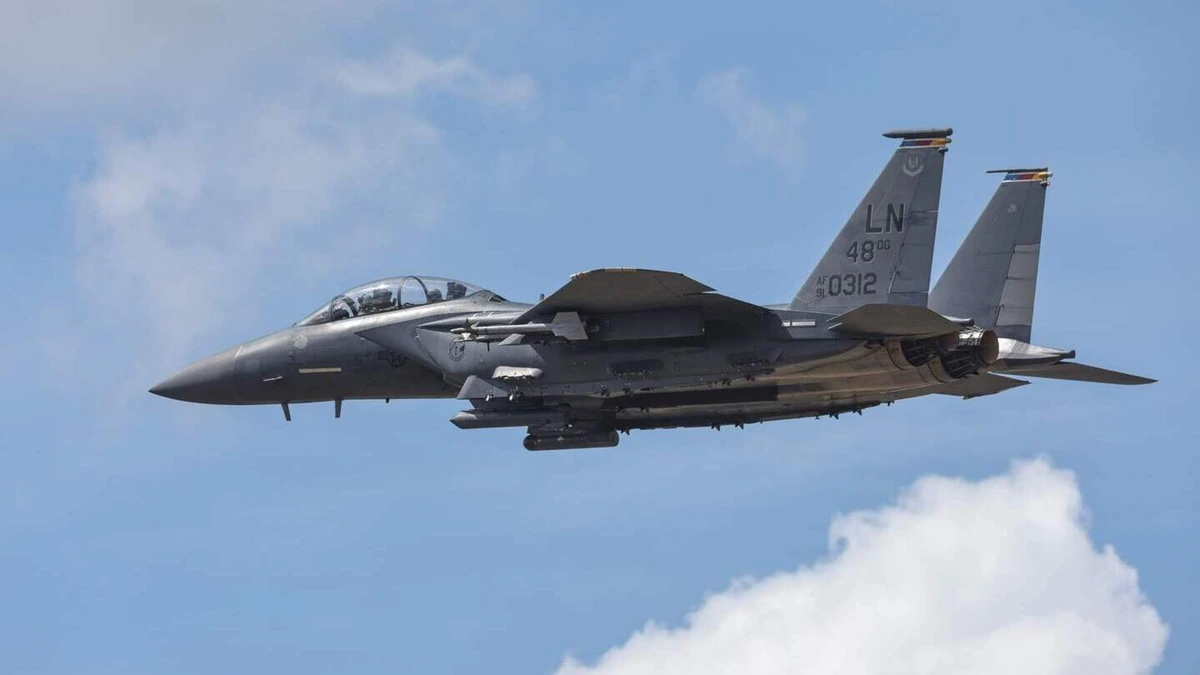 ’Neergeschoten Amerikaanse F-15-piloot in Iran zag zwerm drones in ’kwal’-formatie vliegen: ’Echt buitenaardse sh*t’