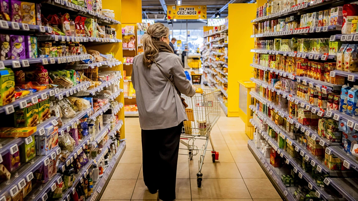 Supermarkten slaan alarm om voedselinflatie van 10 procent: ’Kabinet jaagt prijzen extra op’