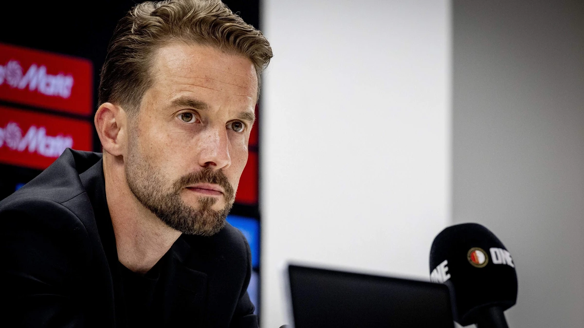 Feyenoord-directeur Devy Rigaux: ’Beslissing over ontslag Van Persie was niet al vooraf genomen’