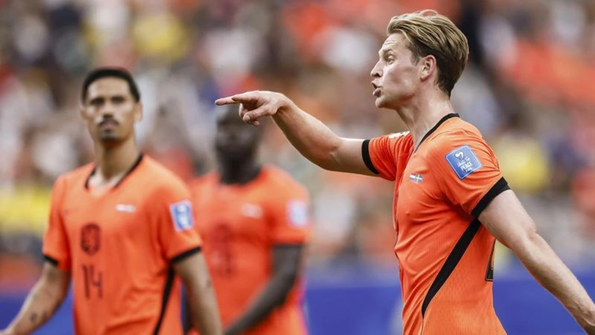 'Frenkie de Jong is zijn hele carrière weinig met veel kritiek geconfronteerd'