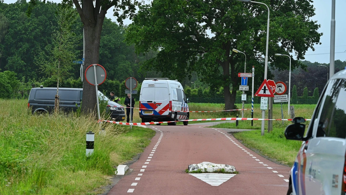 Voorbijganger vindt dode langs weg in Berkel-Enschot