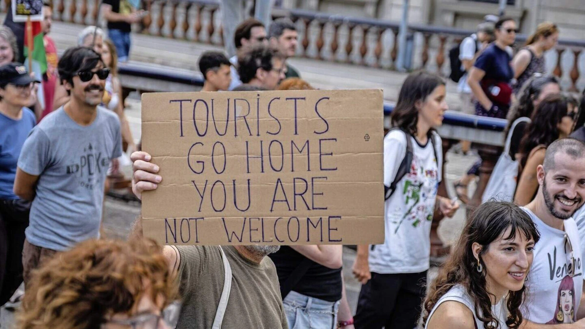 Toeristen in Spanje pas op, hier is de lokale bevolking je liever kwijt dan rijk: ’Jullie vakantie, mijn ellende’