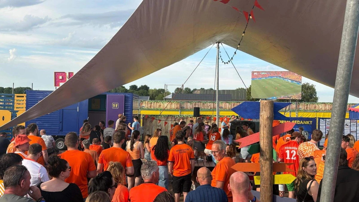 Oranjefans blijven het zonnig inzien dankzij Brobbey: ’We maken Zweedse balletjes van ze!’