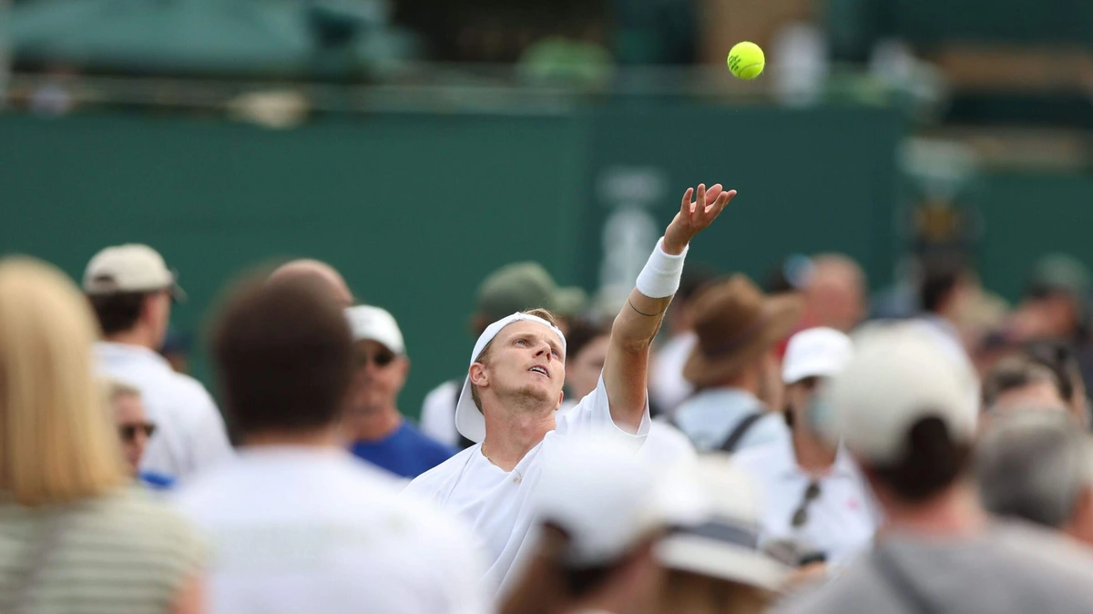 LIVE Wimbledon 2026 | Duel Jesper de Jong met Japanner Hijikata stilgelegd en gaat dinsdag verder