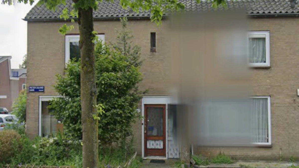 Doodnormaal rijtjeshuis in Amsterdam te huur voor 4250 euro: geen woonkamer en twee toiletten