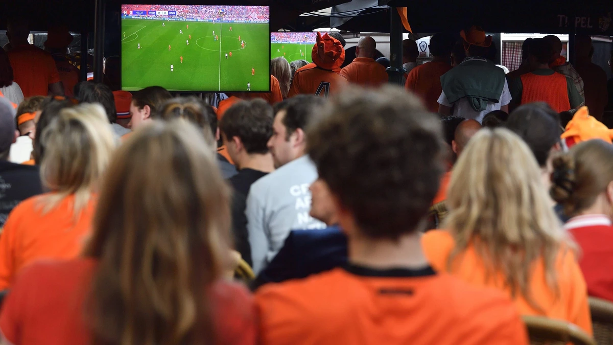 Elke nacht opblijven voor het WK 2026, hoe hou je dat vol? ’Arts geeft tips voor beste aanpak