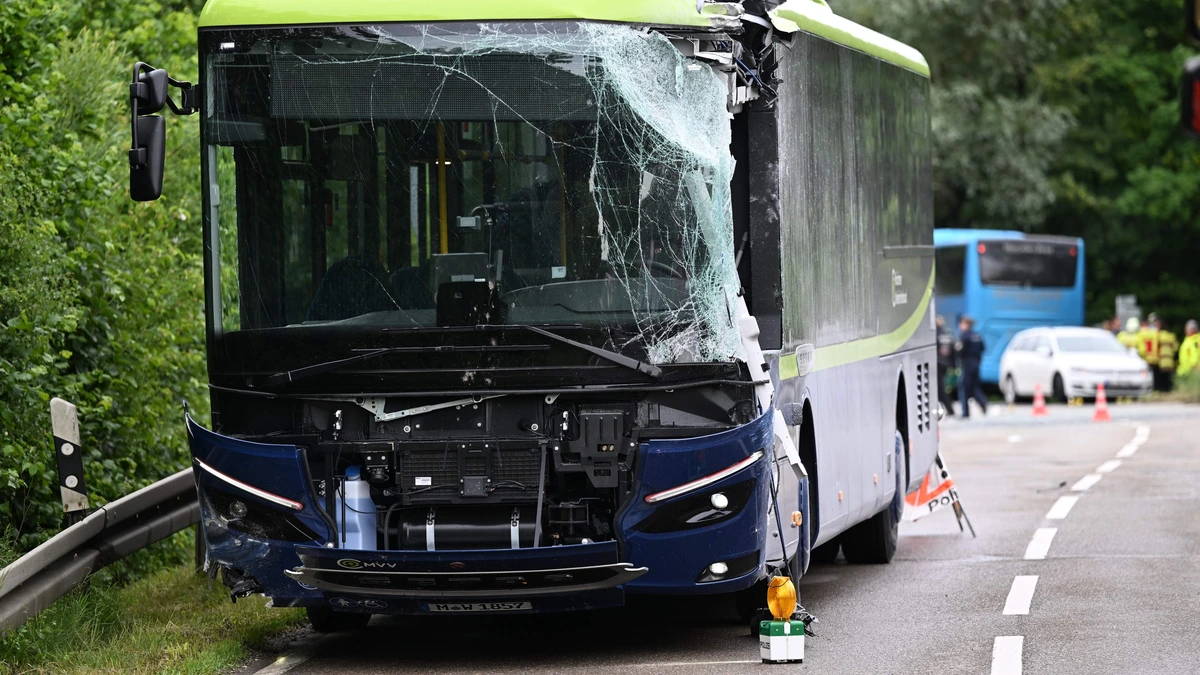 Tientallen gewonden na botsing schoolbus op stilstaande bus nabij München