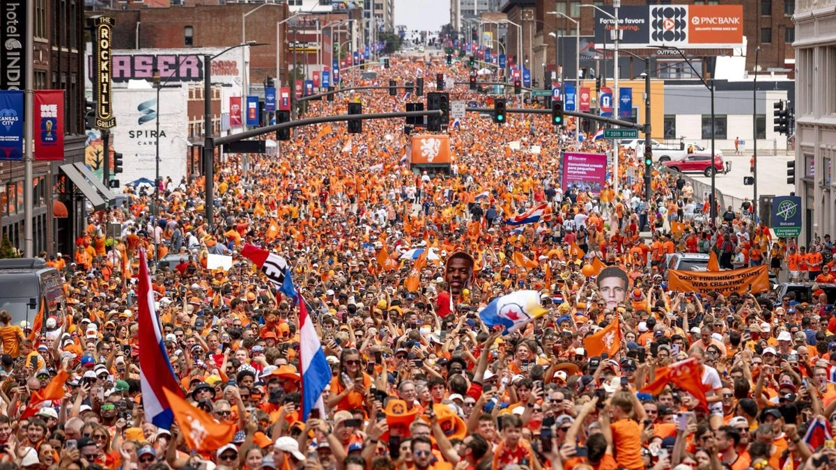 LIVE WK 2026 | Oranjemars in Kansas City drukste tot nu toe, fanzone geëvacueerd vanwege naderende storm