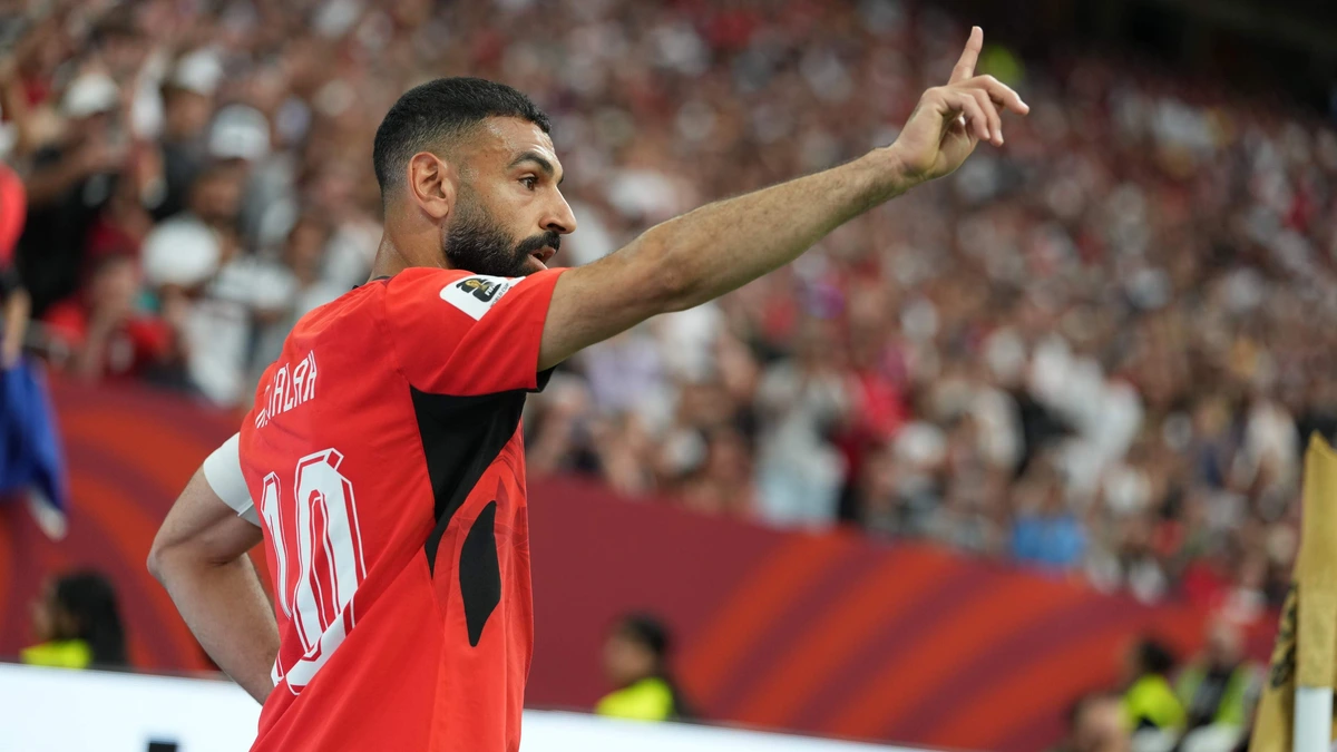 Mo Salah na ouderwets roerig weekje met staande ovatie van het veld: sterspeler leidt Egypte naar eerste WK-zege ooit
