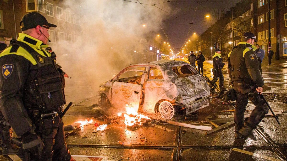 Amsterdam zet zich schrap voor WK-nachten: politie tot diep in de nacht paraat