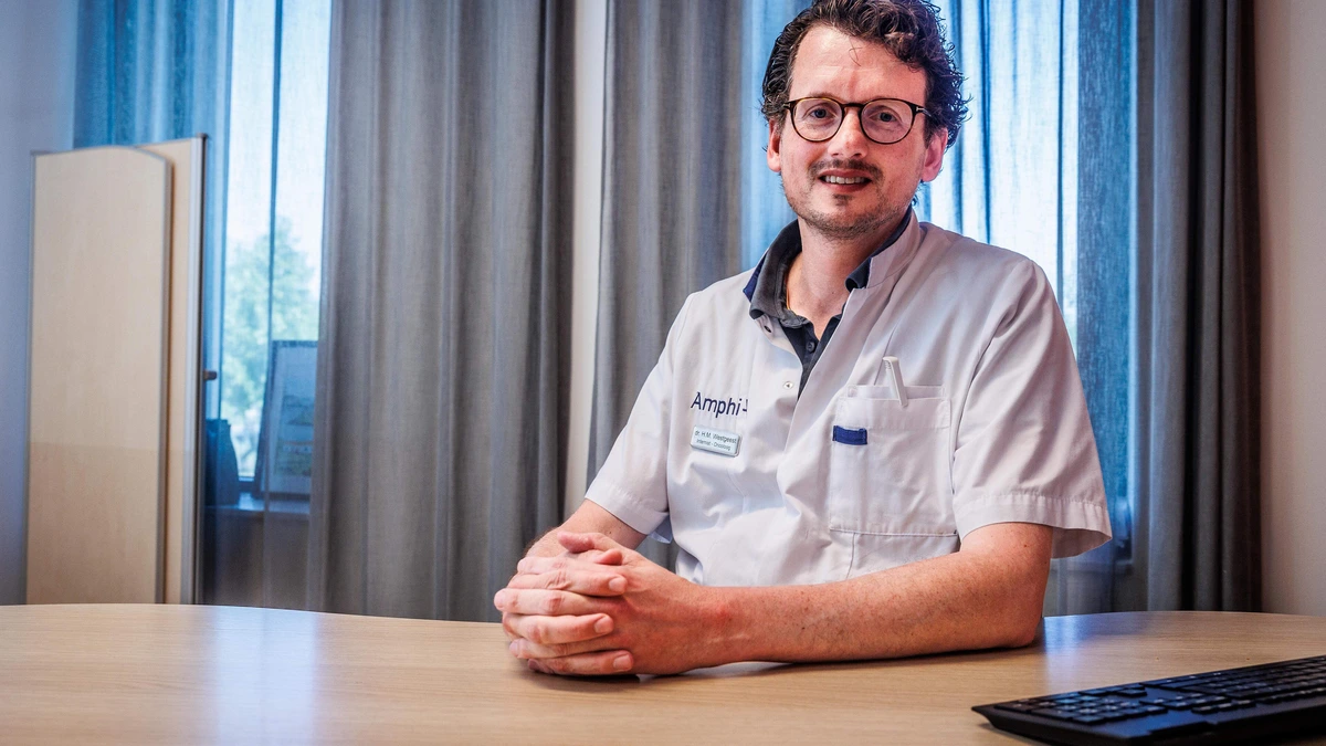 Oncoloog Hans Westgeest over dilemma’s in de zorg: ’Gekmakend als een medicijn hier in de kast ligt, maar ik mag het niet geven aan ernstig zieke patiënt’